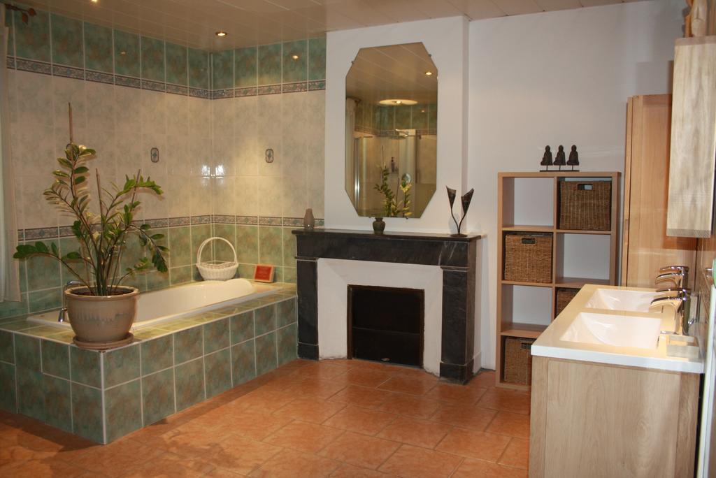 Les Portes Du Soleil Bed and Breakfast Capestang Kamer foto