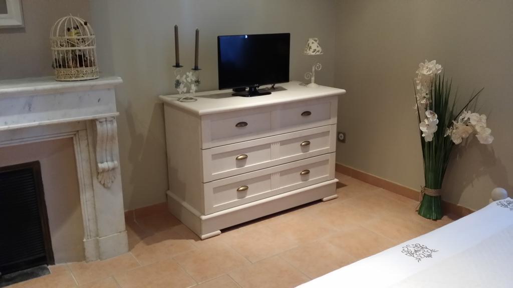 Les Portes Du Soleil Bed and Breakfast Capestang Kamer foto