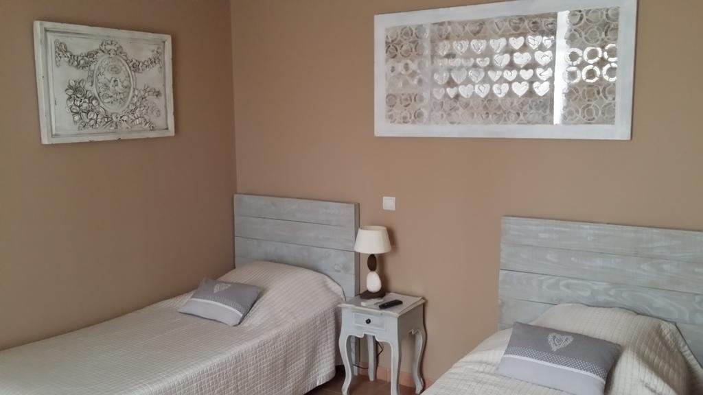 Les Portes Du Soleil Bed and Breakfast Capestang Buitenkant foto
